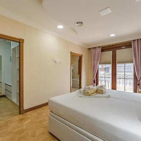 Luxury Nautilus Heated Pool