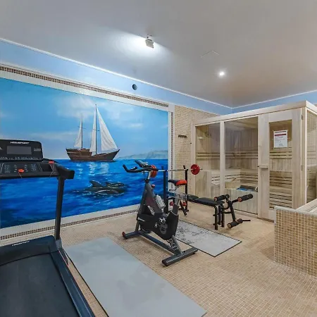Дом отдыха Luxury Nautilus Heated Pool