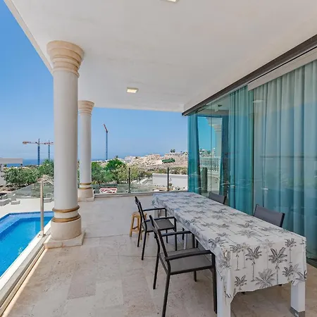 Luxury Nautilus Heated Pool 度假居 阿德耶