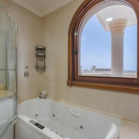 Luxury Nautilus Heated Pool 度假居 *