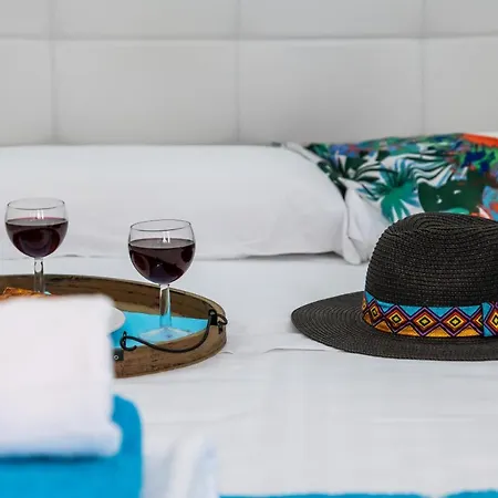 Luxury Nautilus Heated Pool 度假居