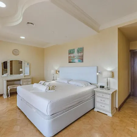 Dom wakacyjny Luxury Nautilus Heated Pool *