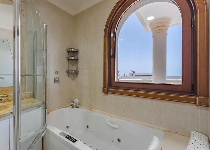 Luxury Nautilus Heated Pool Hébergement de vacances *